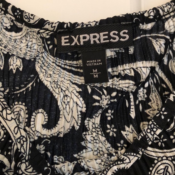 Cold shoulder tank top black and white paisley - Picture 3 of 4